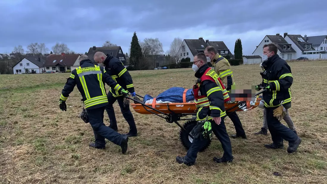 FW-E: Kellerbrand in Mehrfamilienhaus erfordert Großeinsatz der Feuerwehr - Gebäude unbewohnbar - Bild: presseportal.de