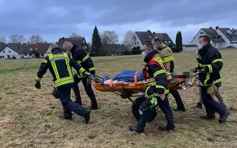 FW-E: Kellerbrand in Mehrfamilienhaus erfordert Großeinsatz der Feuerwehr - Gebäude unbewohnbar - Foto: presseportal.de