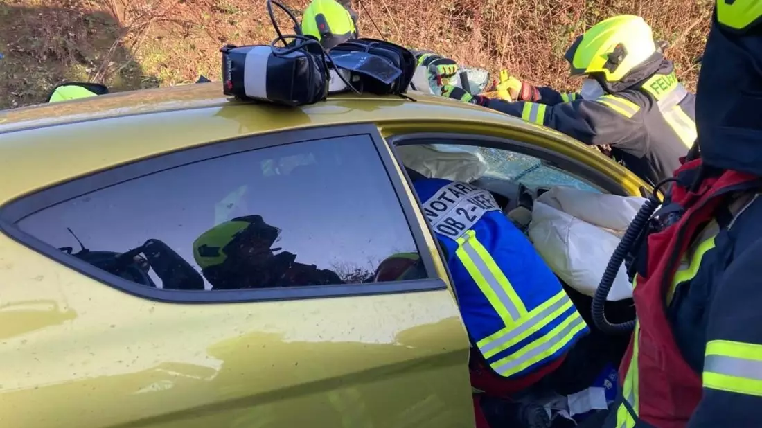 FW-EN: Verkehrsunfall mit Personenschaden auf der Goethestraße - 75- jährige Fahrerin mittelschwerverletzt - Patientenerstversorgung in Westende - Bild: presseportal.de