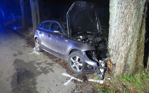 FW Dinslaken: Verkehrsunfall mit umgestürztem PKW - Foto: presseportal.de