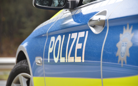 BPOL-BadBentheim: Mutmaßlich gestohlenes Auto bei Grenzkontrolle sichergestellt - Foto: presseportal.de