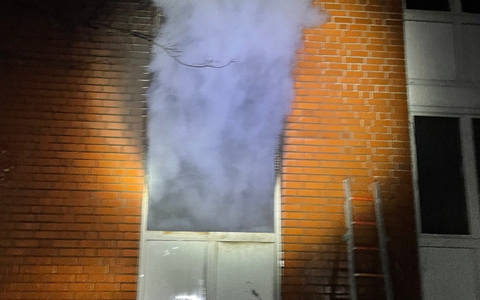 FW Dinslaken: LKW rutscht von Böschung - Foto: presseportal.de