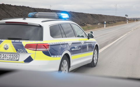 HZA-UL: Slowake schmuggelt SUV aus der Schweiz/Zollkontrollen auf der Autobahn 96 - Foto: presseportal.de
