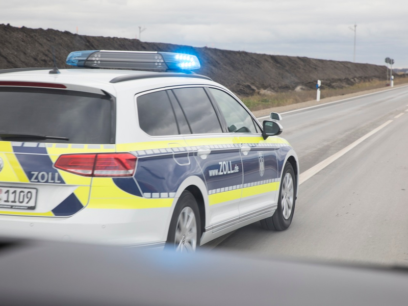 HZA-UL: Slowake schmuggelt SUV aus der Schweiz/Zollkontrollen auf der Autobahn 96 - Foto: presseportal.de