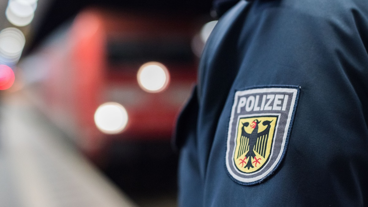 Bundespolizeidirektion München: Migrantengruppe im Regionalzug festgestellt / Mehrtägige Reise von neun Migranten endet am Bahnhof Garmisch-Partenkirchen - Foto: presseportal.de