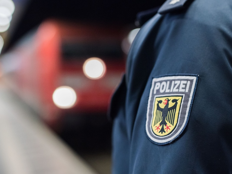 Bundespolizeidirektion München: Migrantengruppe im Regionalzug festgestellt / Mehrtägige Reise von neun Migranten endet am Bahnhof Garmisch-Partenkirchen - Foto: presseportal.de