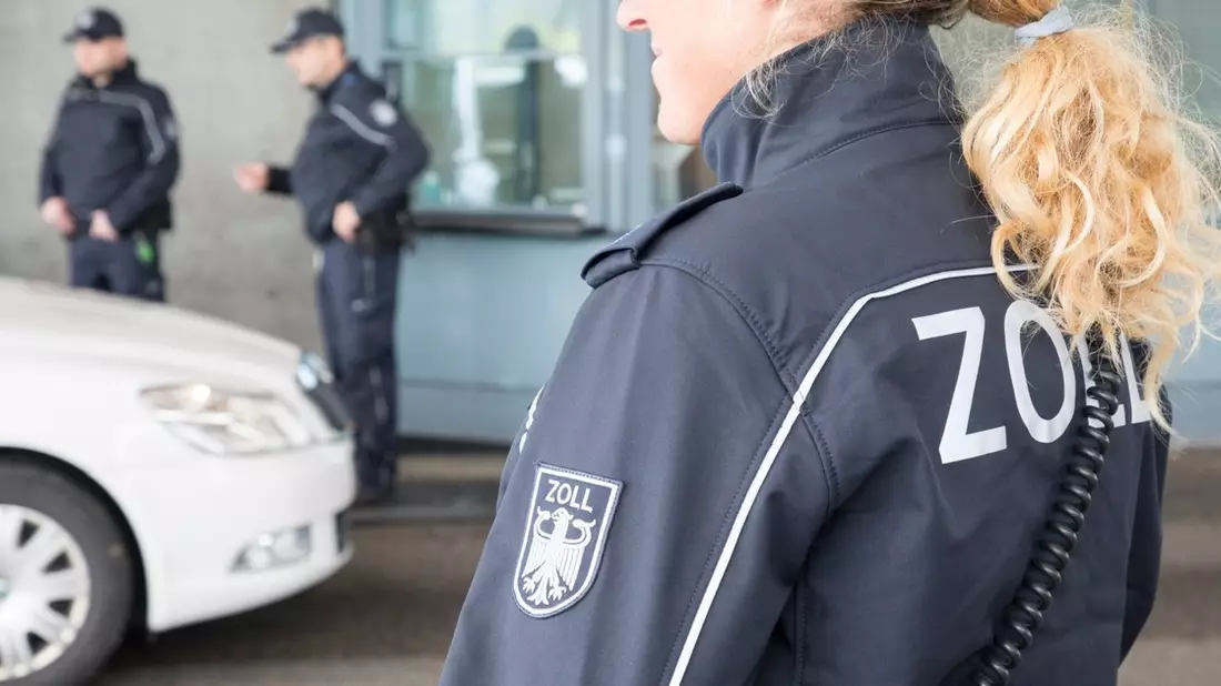 HZA-LÖ: Elektronikgeräte und Druckerpatronen werden Reisendem zum Verhängnis / Zoll erhebt rund 2.400 Euro Einfuhrabgaben - Bild: presseportal.de