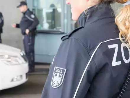 HZA-LÖ: Elektronikgeräte und Druckerpatronen werden Reisendem zum Verhängnis / Zoll erhebt rund 2.400 Euro Einfuhrabgaben - Foto: presseportal.de