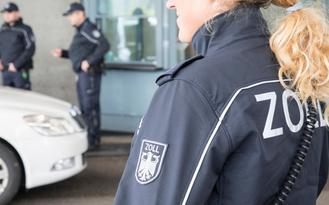 HZA-LÖ: Elektronikgeräte und Druckerpatronen werden Reisendem zum Verhängnis / Zoll erhebt rund 2.400 Euro Einfuhrabgaben - Foto: presseportal.de