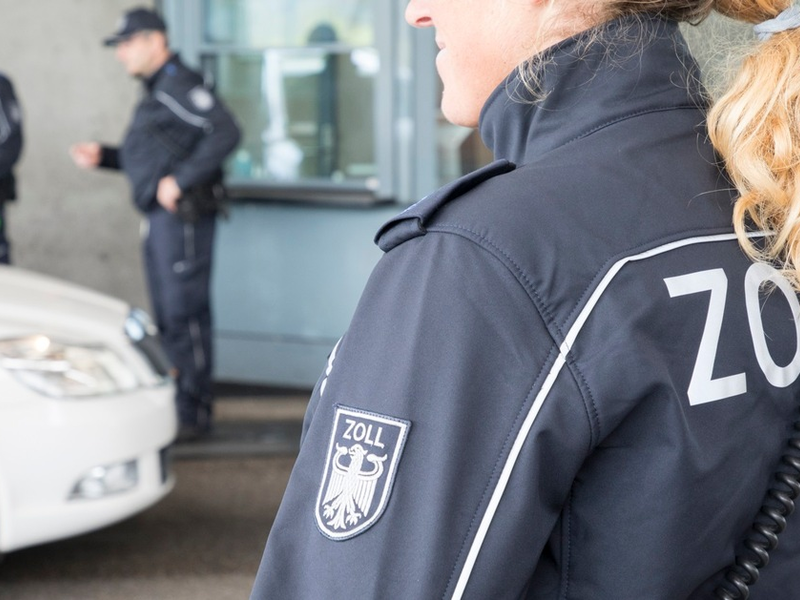 HZA-LÖ: Elektronikgeräte und Druckerpatronen werden Reisendem zum Verhängnis / Zoll erhebt rund 2.400 Euro Einfuhrabgaben - Foto: presseportal.de