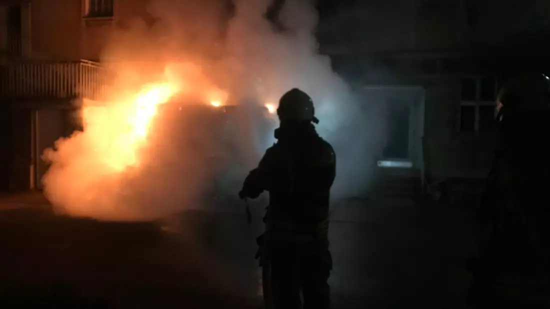 FW Dinslaken: Zimmerbrand mit Menschenleben in Gefahr - Bild: presseportal.de