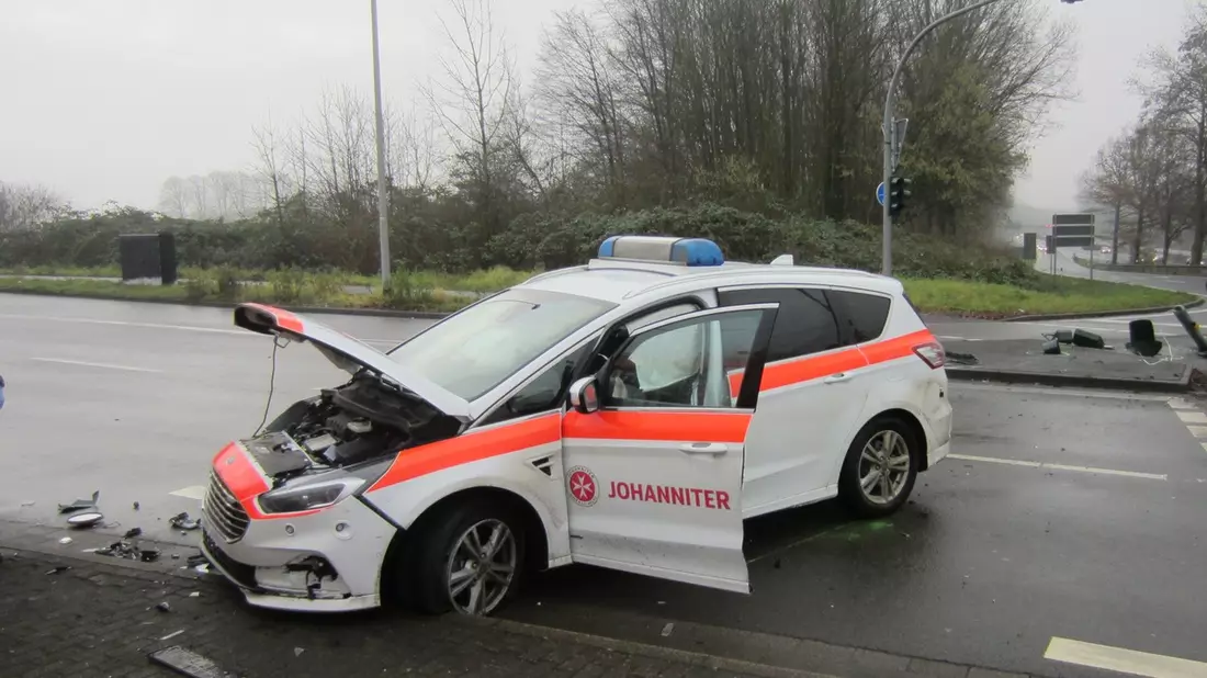FW-SE: Dachstuhlbrand eines Reetdachhauses in Kaltenkirchen - Bild: presseportal.de