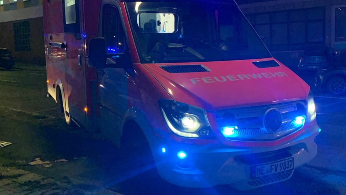 FW-MH: Brand auf Flachdach durch Dachdeckerarbeiten - Foto: presseportal.de