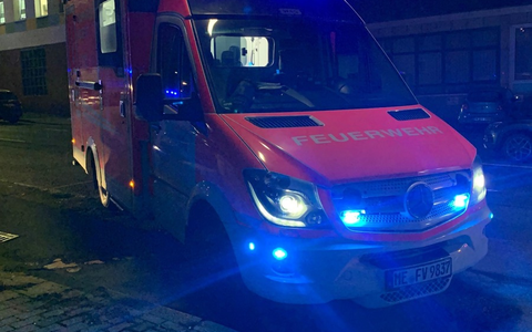 FW-MH: Brand auf Flachdach durch Dachdeckerarbeiten - Foto: presseportal.de