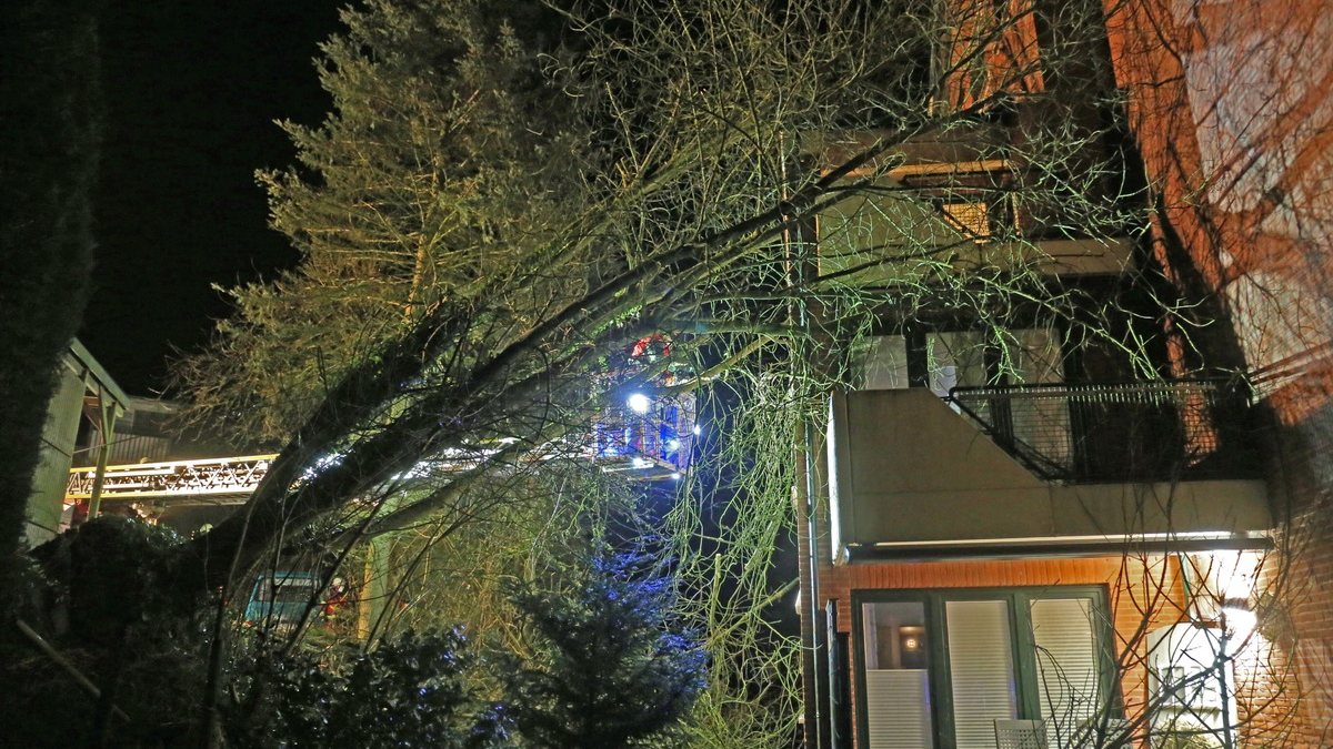 FW-Velbert: Garagenbrand auf der Mettmanner Straße - Foto: presseportal.de