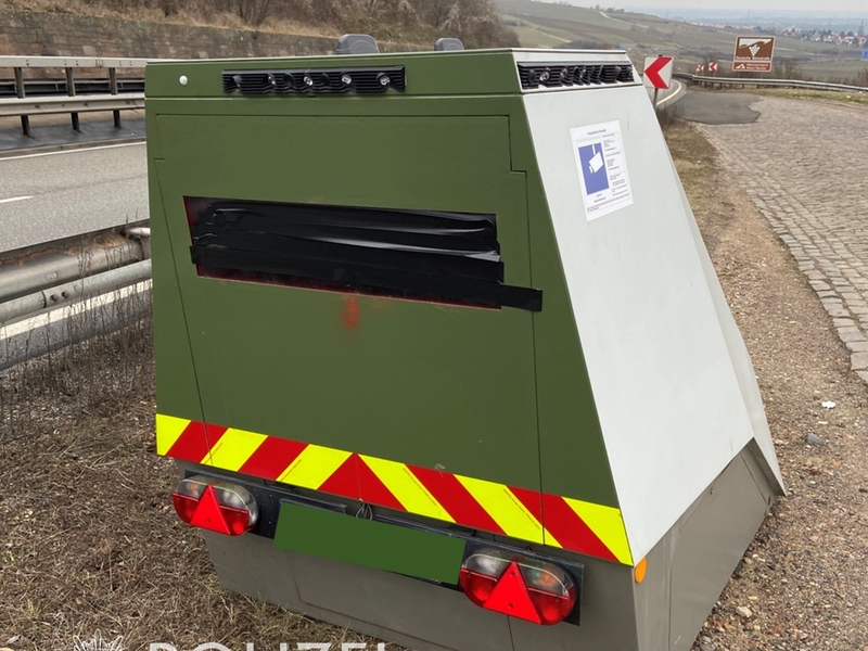 POL-ME: Verkehrsschild gestohlen und Blitzer mit Farbe besprüht - die Polizei ermittelt - Haan - 2402044 - Foto: presseportal.de