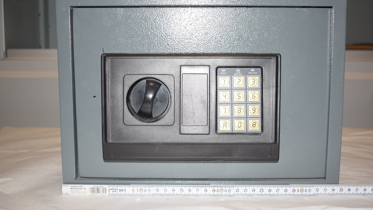 POL-D: Riegel vor! - Keine Chance für Einbrecherinnen - Frauen flüchten vor der Polizei - Verkehrsunfälle verursacht - Festnahmen - Foto: presseportal.de