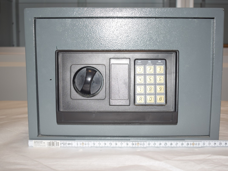 POL-D: Riegel vor! - Keine Chance für Einbrecherinnen - Frauen flüchten vor der Polizei - Verkehrsunfälle verursacht - Festnahmen - Foto: presseportal.de