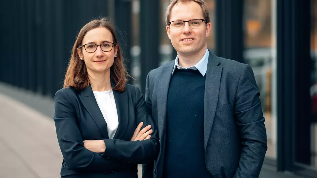 Anna Ganzke und Stefan Ganzke veröffentlichen eigenes Buch: Wie Arbeitsschutz beginnt im Kopf die Sicherheitskultur in Unternehmen maßgeblich verbessern kann - Bild: presseportal.de