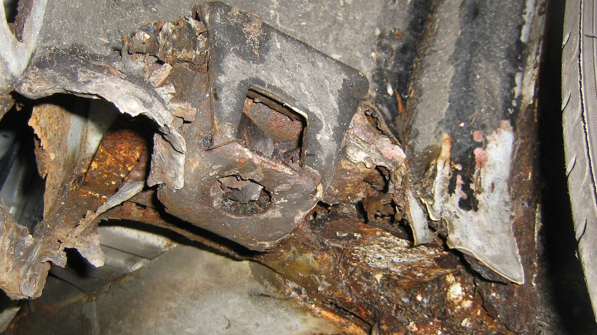 POL-DO: Kooperative Kontrollen auf der B1, an den Westfalenhallen und am ZOB Dortmund: 152 kontrollierte Fahrzeuge und 320 kontrollierte Personen - Foto: presseportal.de