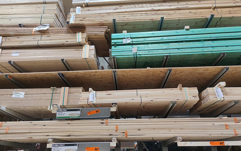 Holz im Baumarkt - Foto: ?ber dts Nachrichtenagentur