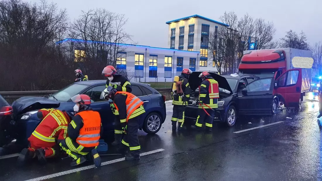 POL-DN: Verkehrsunfall auf der B56 - Fahrer verletzt, Führerschein beschlagnahmt - Bild: presseportal.de