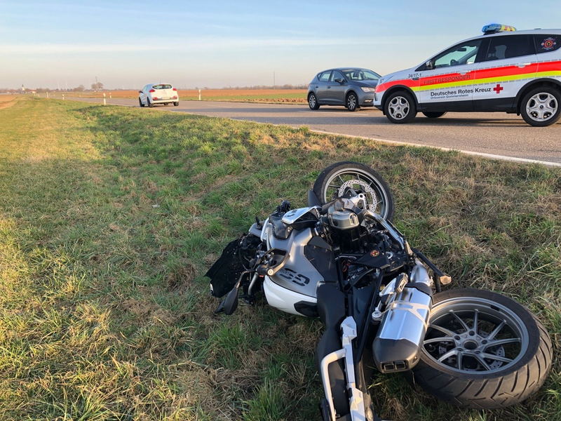 POL-HH: 240502-2. NEUER TERMIN: Saisonauftaktveranstaltung für Motorrad- und Rennradfahrende in Hamburg-Kirchwerder - Foto: presseportal.de