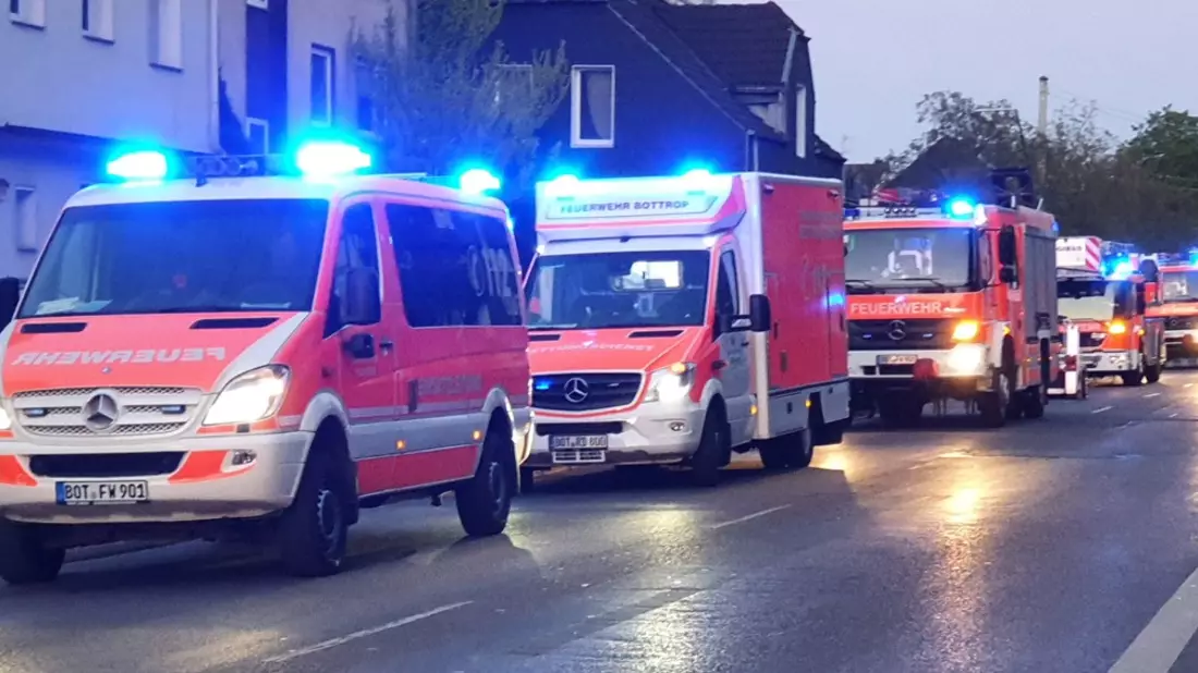FW-BOT: Gefahrstoffunfall in Bottrop-Ebel, sechs Verletzte ins Krankenhaus transportiert - Bild: presseportal.de