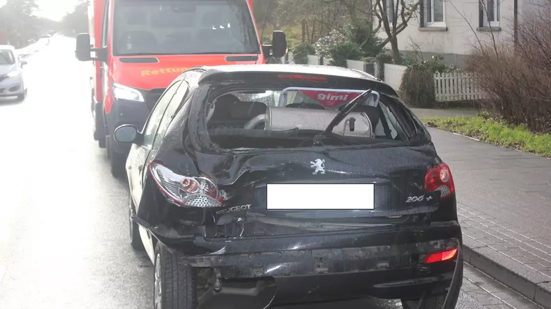 POL-OB: Ein Auffahrunfall ergibt zwei Mal Totalschaden - Bild: presseportal.de
