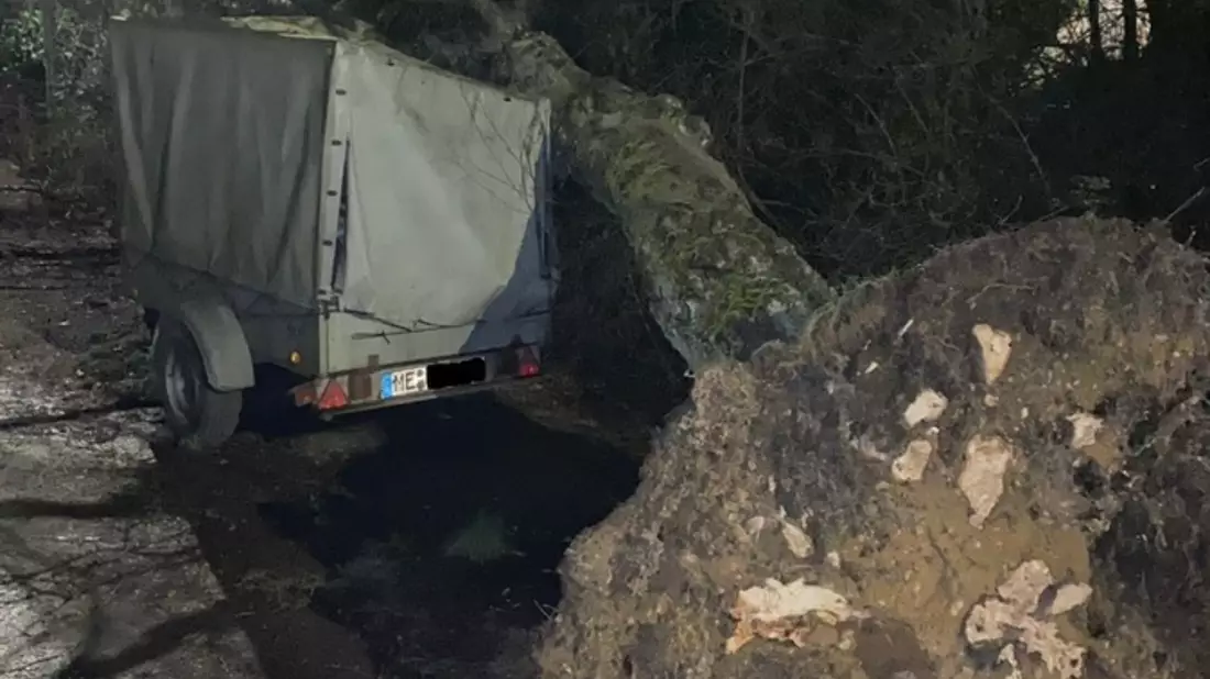 FW-EN: Sturmtief Ciarán zeigt sich auch in Gevelsberg - Bild: presseportal.de