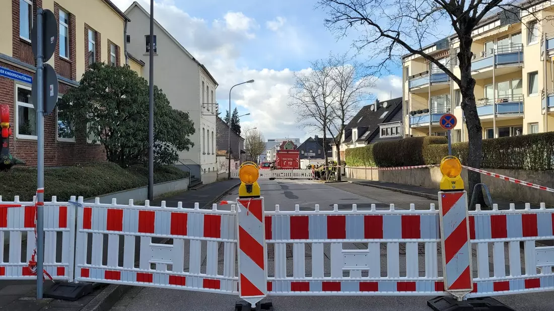POL-AC: Sperrung der B266 zwischen Kesternich und Einruhr aufgrund eines Waldbrandes - Bild: presseportal.de