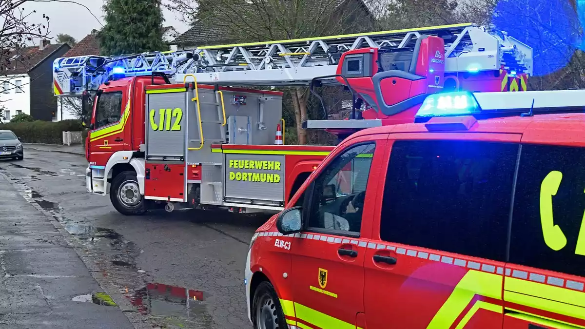 FW-DO: Zimmerbrand in der Oberadener Straße - Zwei Personen ins Krankenhaus transportiert - Bild: presseportal.de