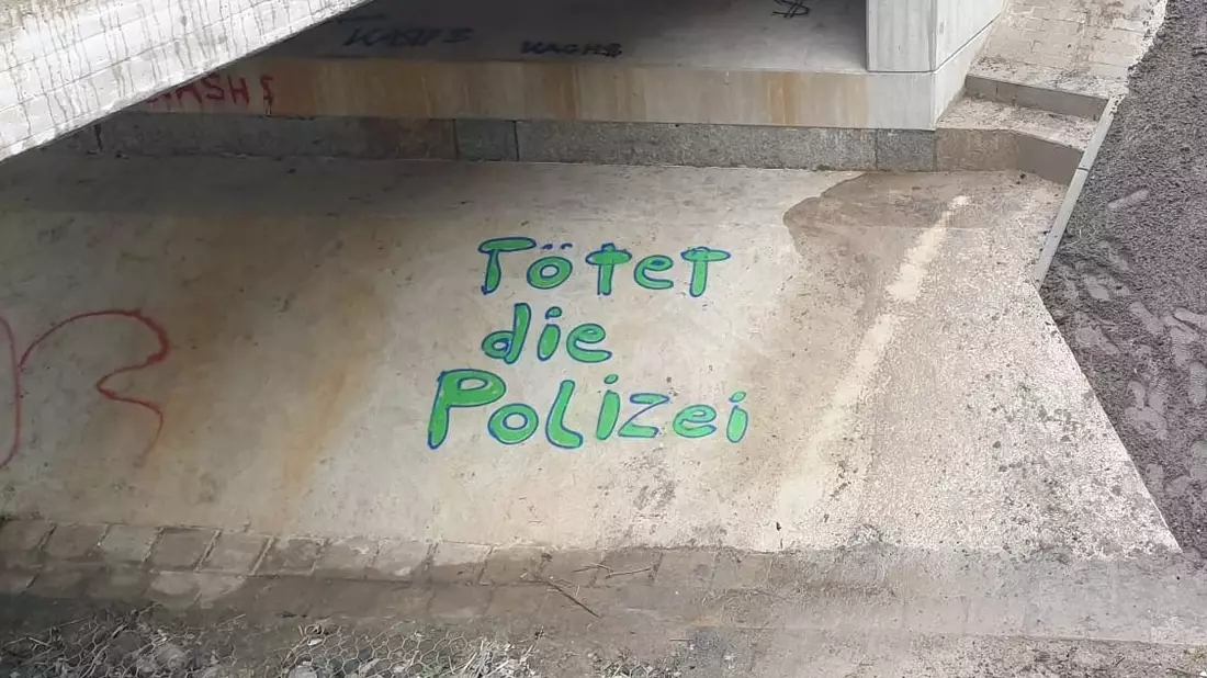 HZA-SI: Zollkontrolle endet für Einbrecherduo im Gefängnis/Gesuchter Einbrecher flüchtet während Zollkontrolle und springt von Brücke - Bild: presseportal.de