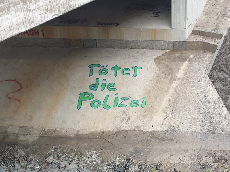 HZA-SI: Zollkontrolle endet für Einbrecherduo im Gefängnis/Gesuchter Einbrecher flüchtet während Zollkontrolle und springt von Brücke - Foto: presseportal.de