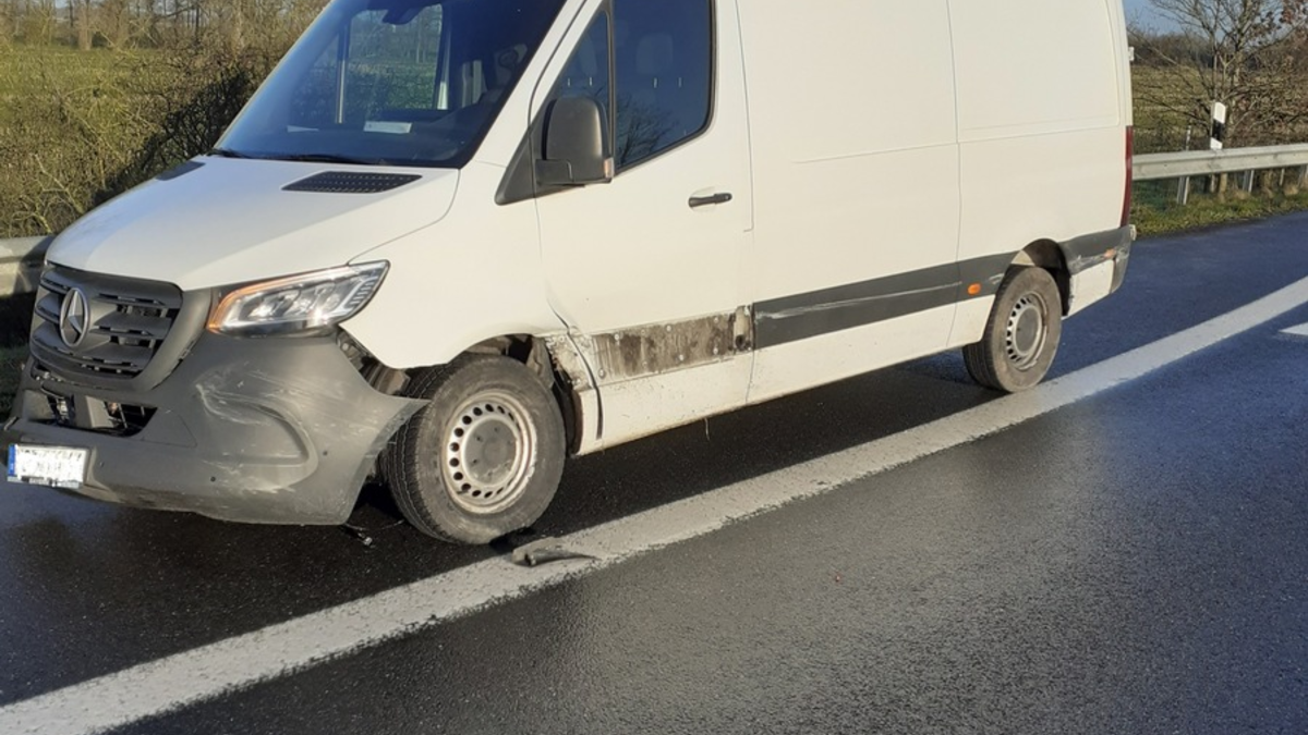 Bundespolizeidirektion München: Von Bundespolizei in Tank- und Rastanlage festgenommen / Mutmaßlicher Schleuser will sich 
