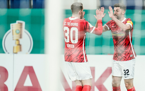 Hatte einen schweren Stand: SC-Mittelstürmer Michael Gregoritsch (r). - Foto: Uwe Anspach/dpa