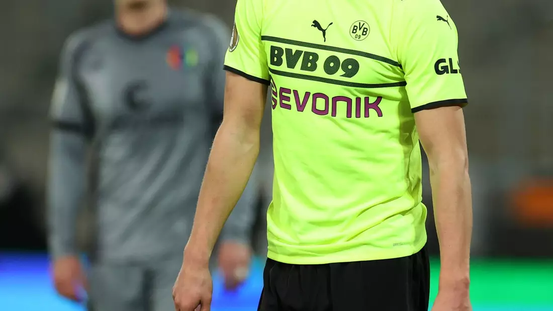 Nach der Niederlage gegen Mainz sind die BVB-Profis konsterniert. - Bild: Christian Charisius/dpa