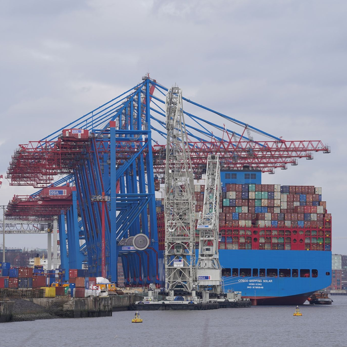 Hamburgs Bürgermeister Tschentscher erhofft sich vom MSC-Einstieg beim Hamburger Hafen Schubkraft für die gesamte maritime Wirtschaft. - Foto: Marcus Brandt/dpa