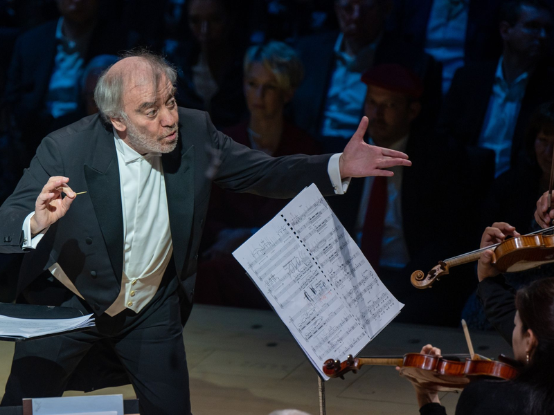 Gergijew, der zusätzlich zum Mariinski-Theater in St. Petersburg seit 2023 auch das renommierte Bolschoi-Theater in Moskau leitet, gilt seit Jahren als prominenter Unterstützer Putins. (Archivbild) - Foto: Peter Kneffel/dpa