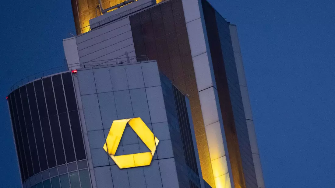 Die Commerzbank verdiente im zweiten Quartal  565 Millionen Euro. - Bild: Sebastian Christoph Gollnow/dpa