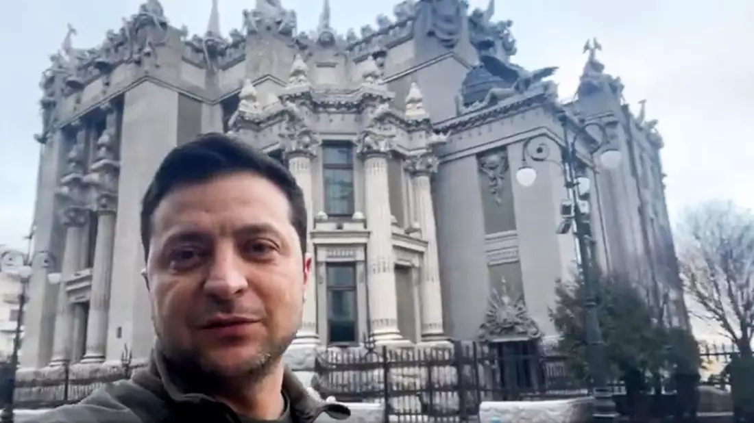 Wolodymyr Selenskyj hat die ukrainische Militärspitze umgebaut. - Bild: Uncredited/Ukrainian Presidential Press Office/AP/dpa
