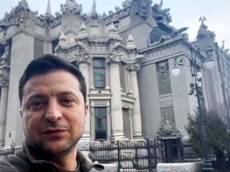 Wolodymyr Selenskyj hat die ukrainische Militärspitze umgebaut. - Foto: Uncredited/Ukrainian Presidential Press Office/AP/dpa