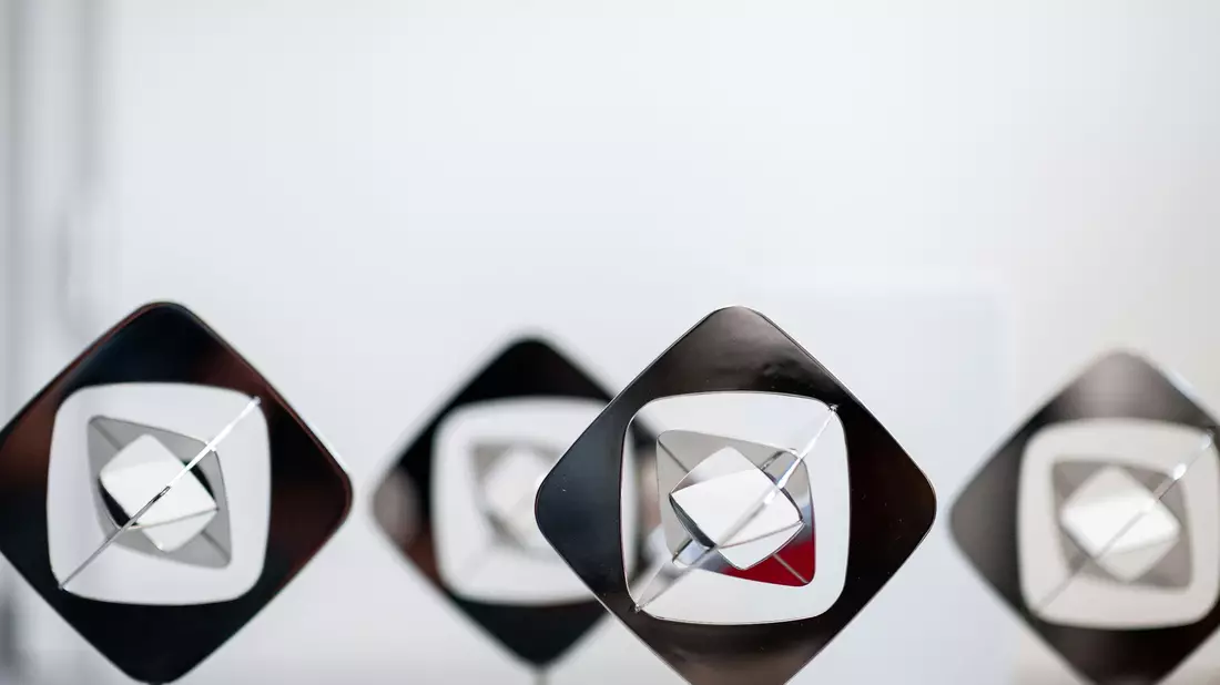 Die begehrten Grimme-Preise: Die Bekanntgabe der aktuellen Nominierungen verbindet das Grimme-Institut mit kritischen Anmerkungen - Bild: Fabian Strauch/dpa