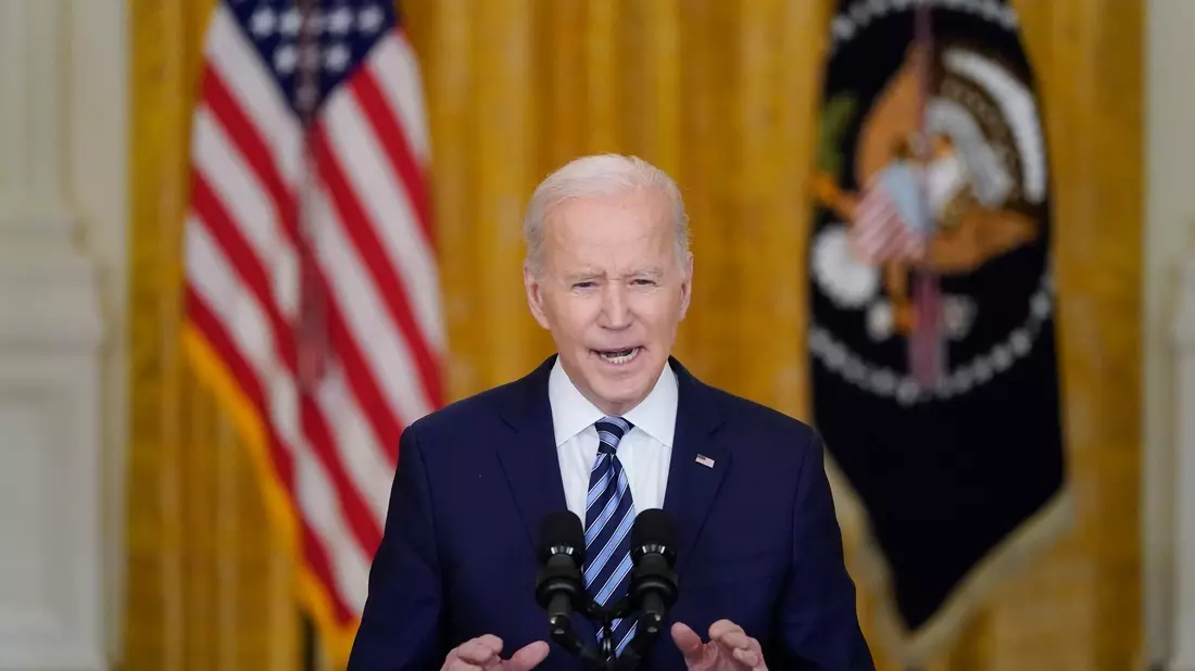 US-Präsident Joe Biden spricht bei Arcosa Wind Towers. Biden erlässt ein neues Dekret und nimmt dafür Spannungen mit China in Kauf. - Bild: Alex Brandon/AP/dpa