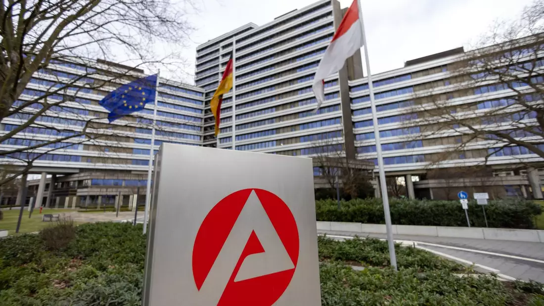  Der Rückgang der Arbeitslosigkeit war der schwächste in einem März seit 2009. (Symbolbild) - Bild: Daniel Karmann/dpa