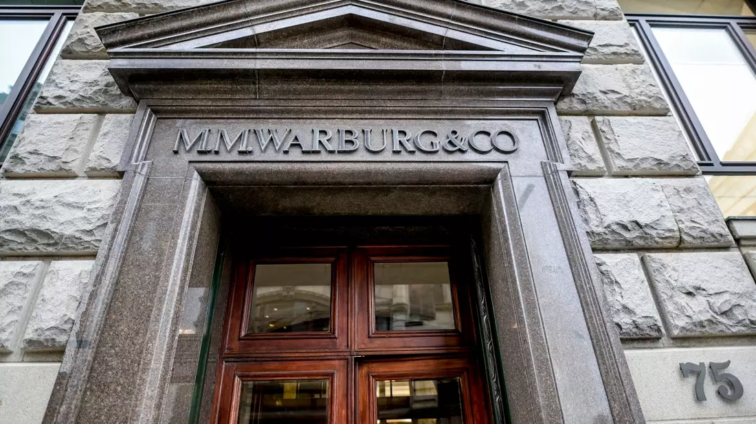 Das Bankhaus M.M.Warburg & CO in Hamburg. Dem Gesellschafter Christian Olearius werden 13 Fälle der besonders schweren Steuerhinterziehung vorgeworfen. - Bild: Axel Heimken/dpa