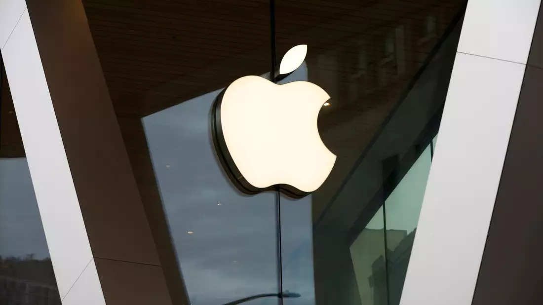 Der Umsatz mit iPhones sowie mit Mac-Computern ist im vergangenen Quartal gesunken. - Bild: Kathy Willens/AP/dpa