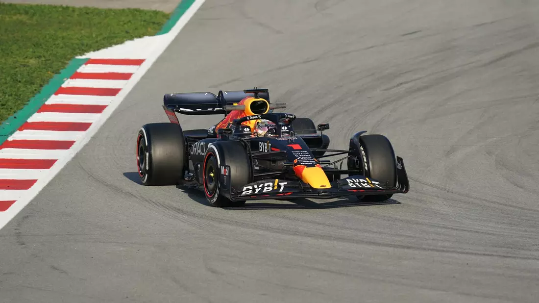 Max Verstappen hat sich in Monaco die Pole Position geholt. - Bild: Hasan Bratic/dpa