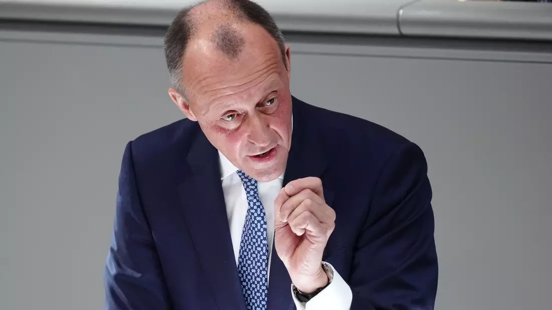 CDU-Chef Friedrich Merz: «Wir verneigen uns vor einem wahren Staatsmann unseres Landes.» - Bild: Kay Nietfeld/dpa