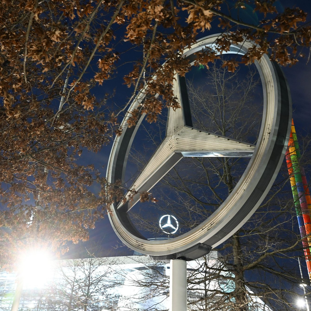 Mercedes-Benz schwächelt im Kerngeschäft. (Archivbild) - Foto: Bernd Weißbrod/dpa